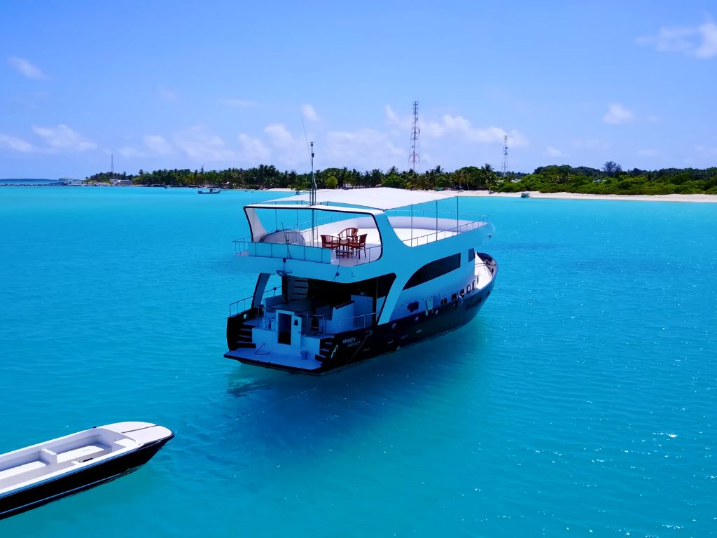 boat on see jamaica